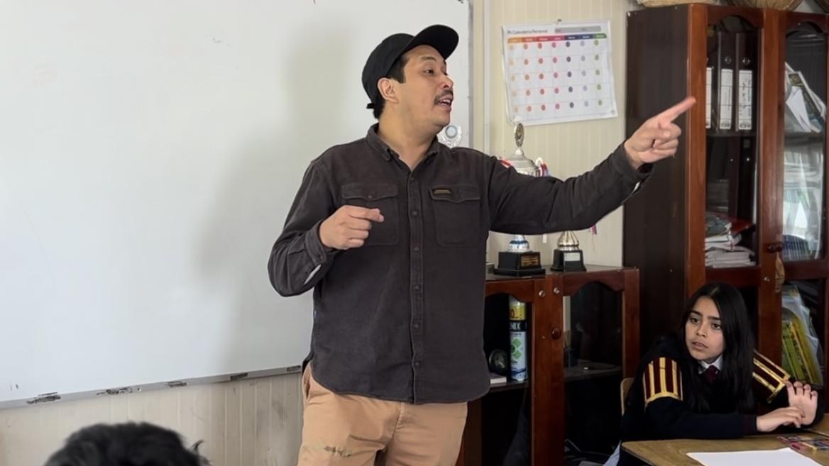 Niñeces de Lautaro exploran la conexión familiar con la música mapuche en mediación artística