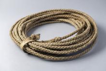 Lazo de cuero trenzado de Manuel Llauptureo del pueblo Mapuche Obra Lazo de cuero trenzado del artesano Manuel Llauptureo del pueblo Mapuche