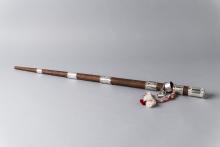 Bastón de mando de María Gómez Soto y Mercedes Mamani Huanca, pueblo Aymara Imagen de obra Bastón de mando de las artesanas María Gómez Soto y Mercedes Mamani Huanca del pueblo Aymara